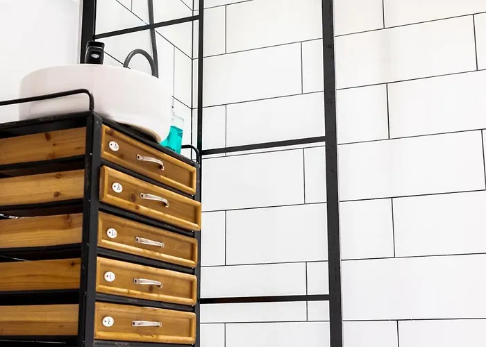 Thome Bucegi Smart Budget アパート *